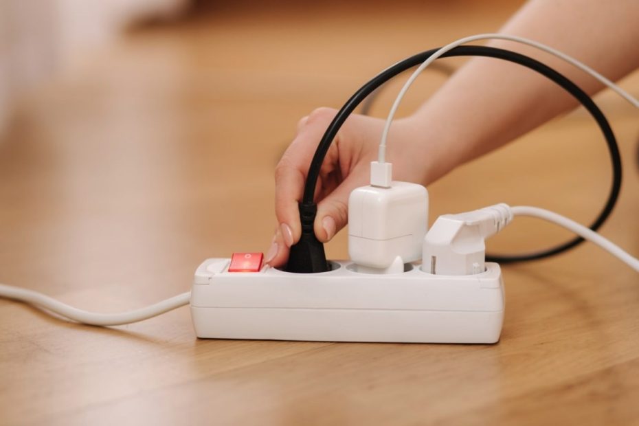 Ansluta apparater till en förlängningssladd.