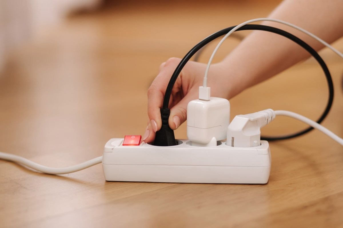 Ansluta apparater till en förlängningssladd.