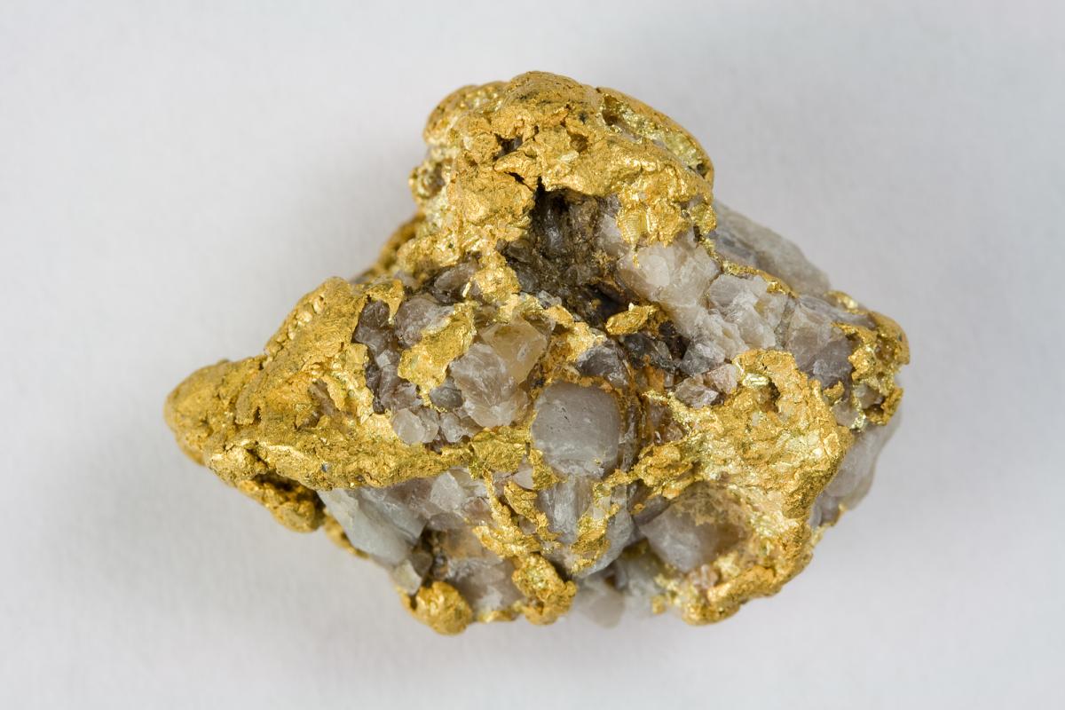 Guld och kvarts i en klump.