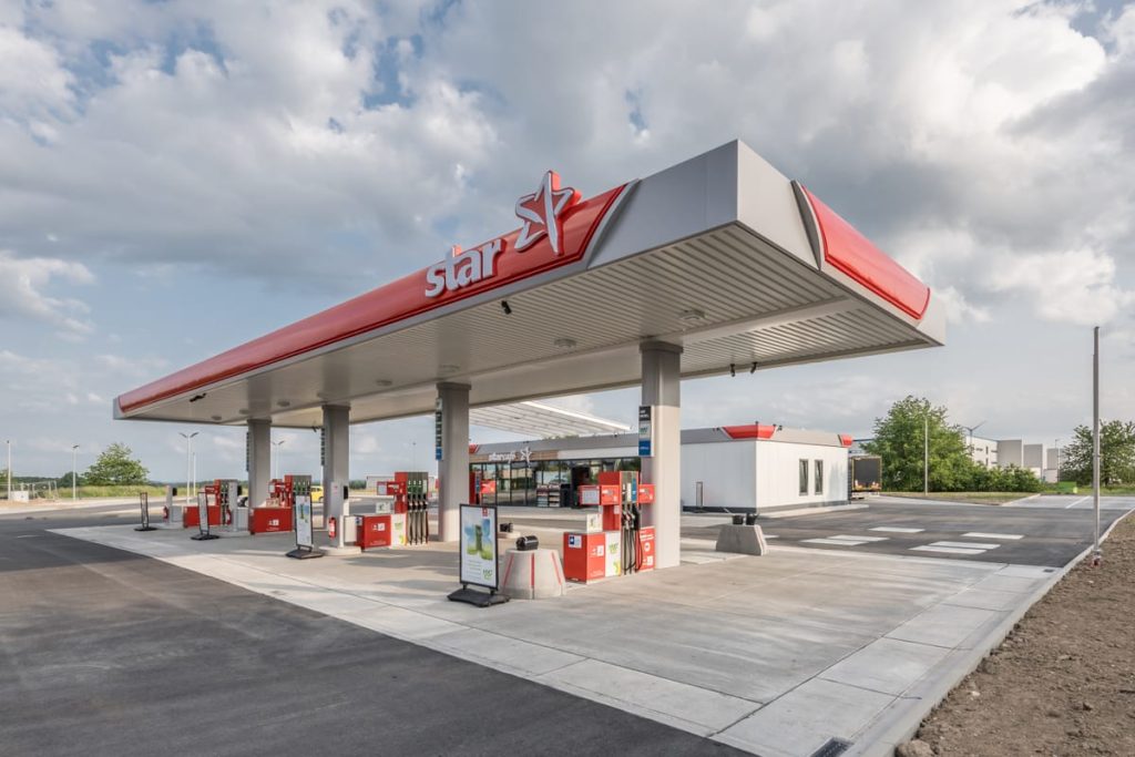 Polisen hittade just den Forden vid en bensinstation.