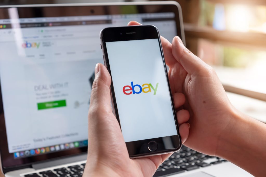 Mannen använde Ebay-plattformen för att sälja sina datorer.