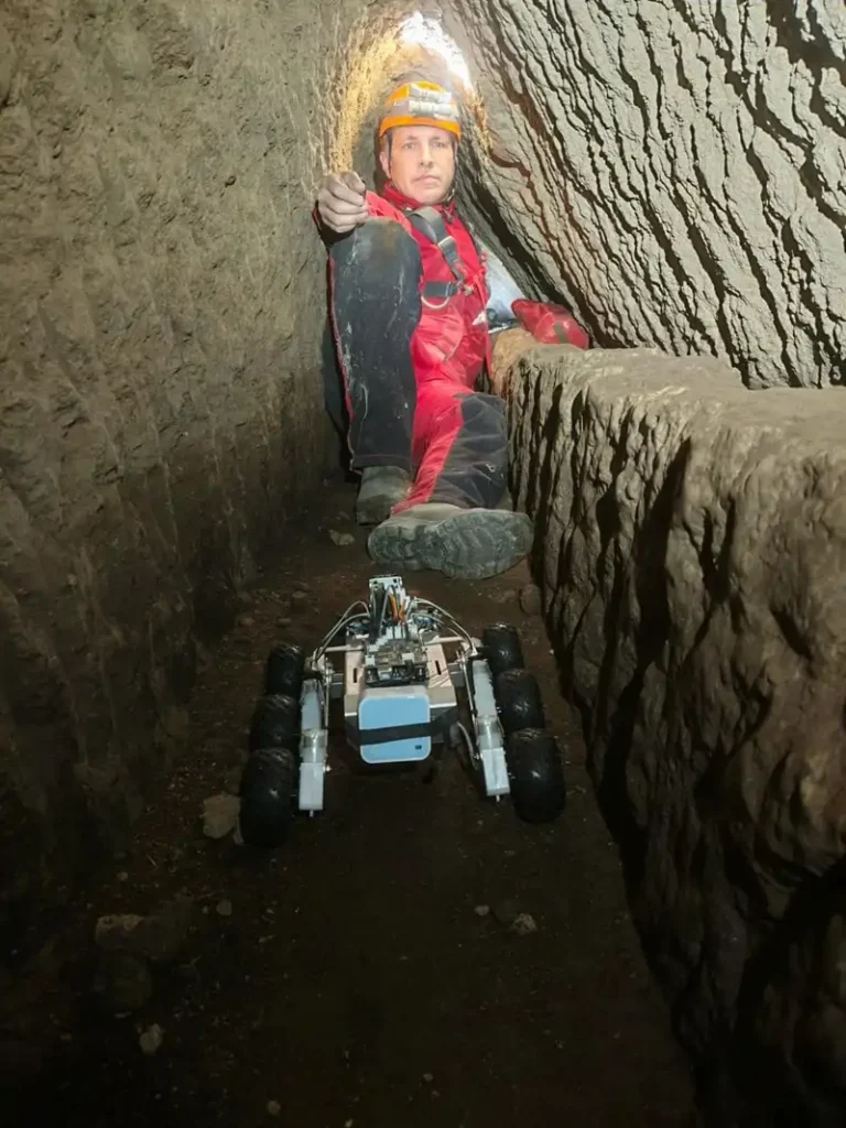 Magellan-rovern hjälper arkeologer att utforska tunnlar.