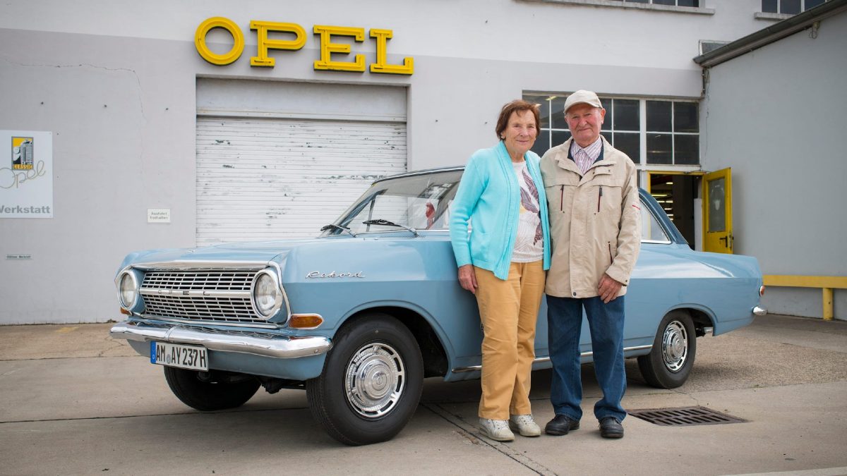 Det gifta paret har kört samma bil under mycket lång tid.