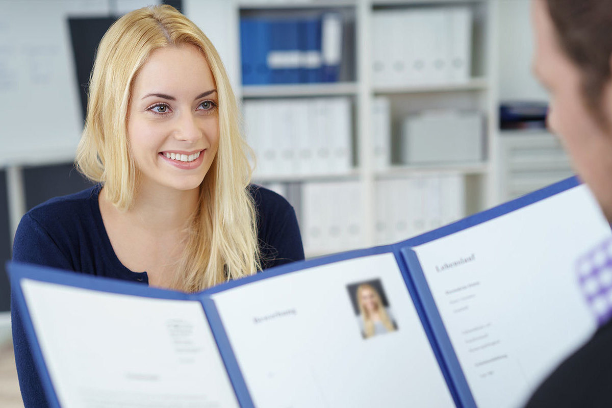 Arbetsgivaren söker medarbetare.