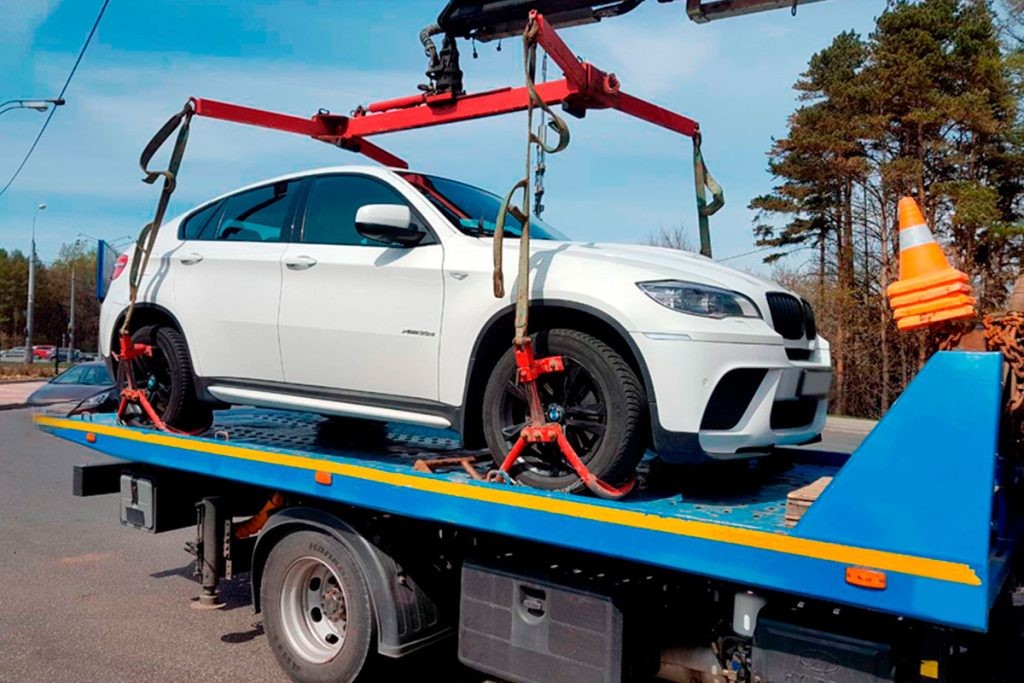 Bilen bogserades bort och mannen fick betala böter.