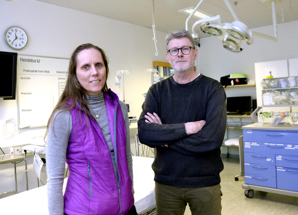 Här är den kvinnan med sin kollega.