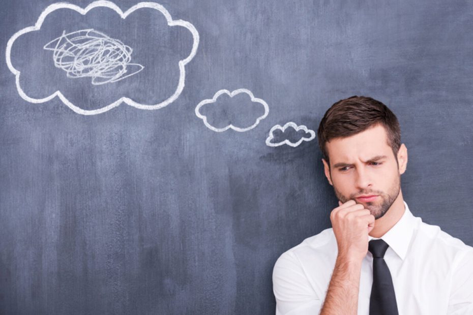 En person tänker på det förflutna.