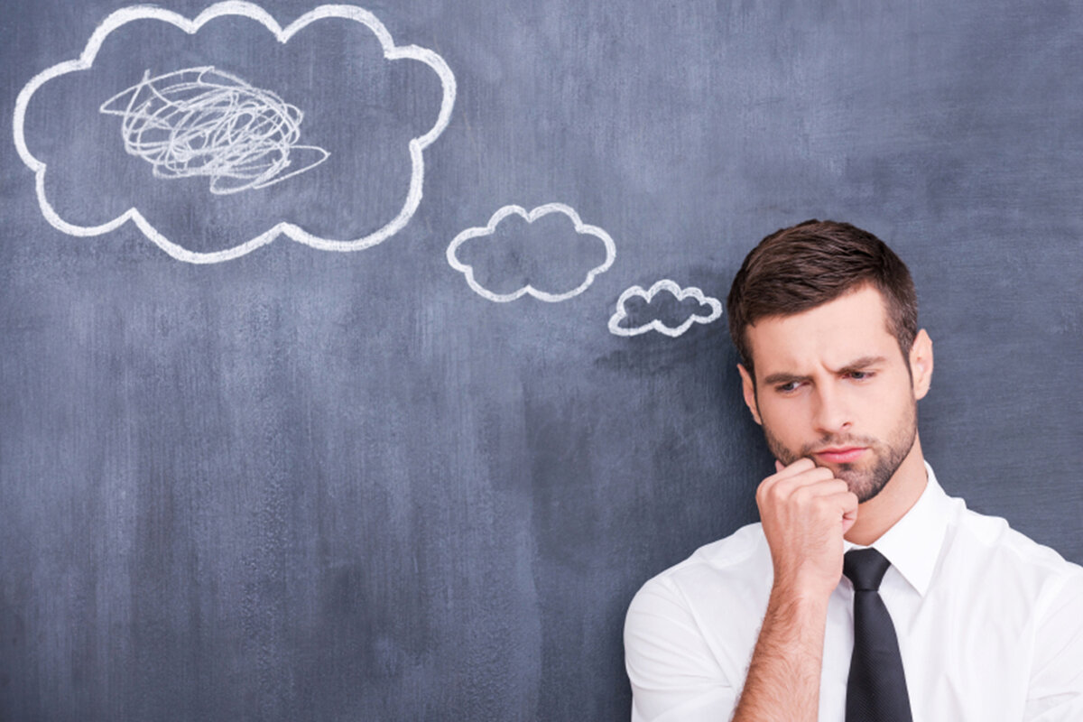 En person tänker på det förflutna.