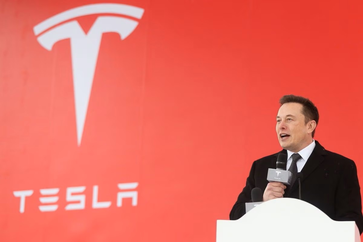 Elon Musk fick ett mycket lockande erbjudande från Tesla aktieägare.