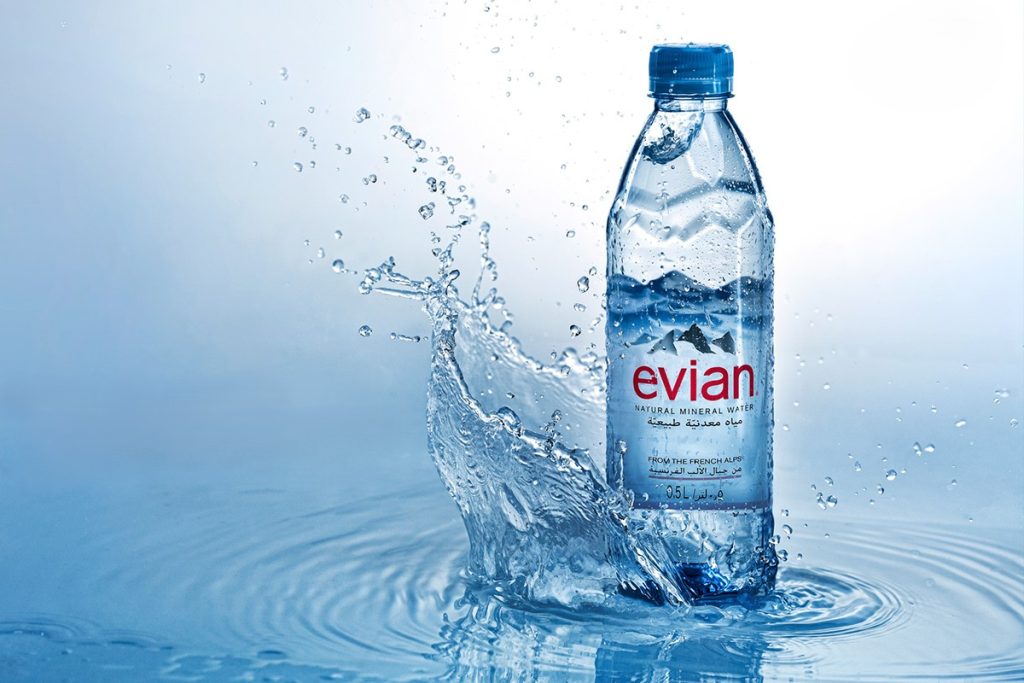 Evian är också en bra producent av flaskvatten.