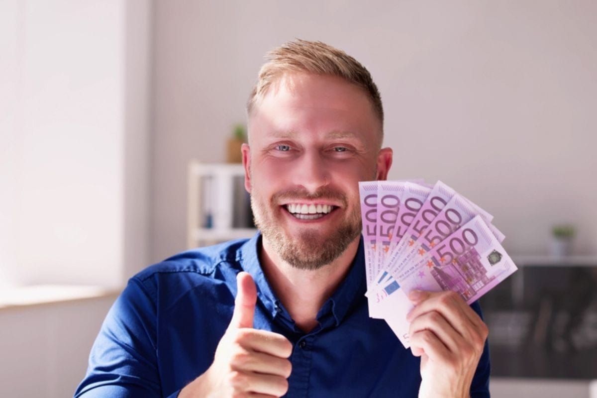 Mannen gick i pension med en stor förmögenhet.