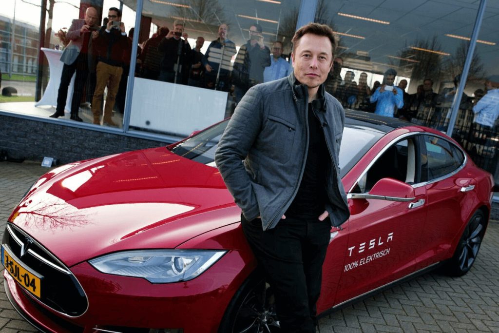 Tesla aktieägare bad Musk att stanna kvar som chef för företaget.