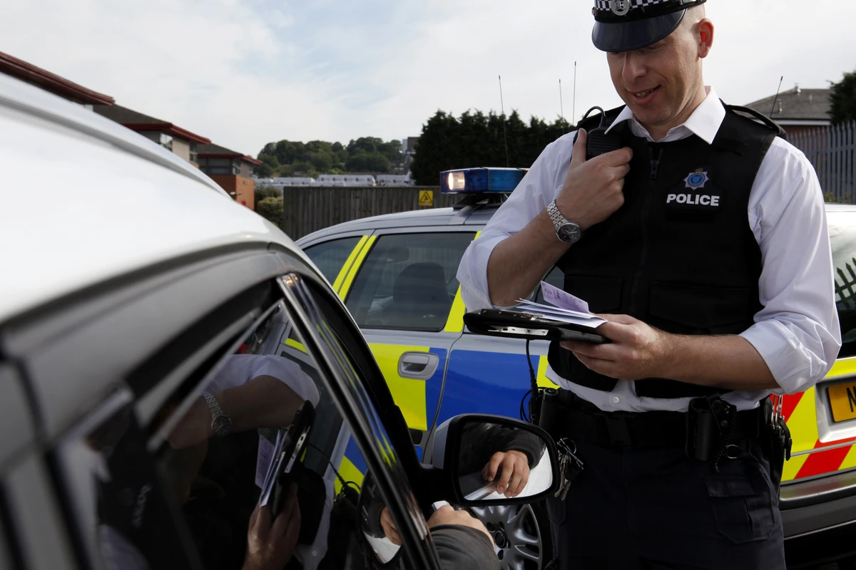 Polisen böter föraren för överträdelsen.