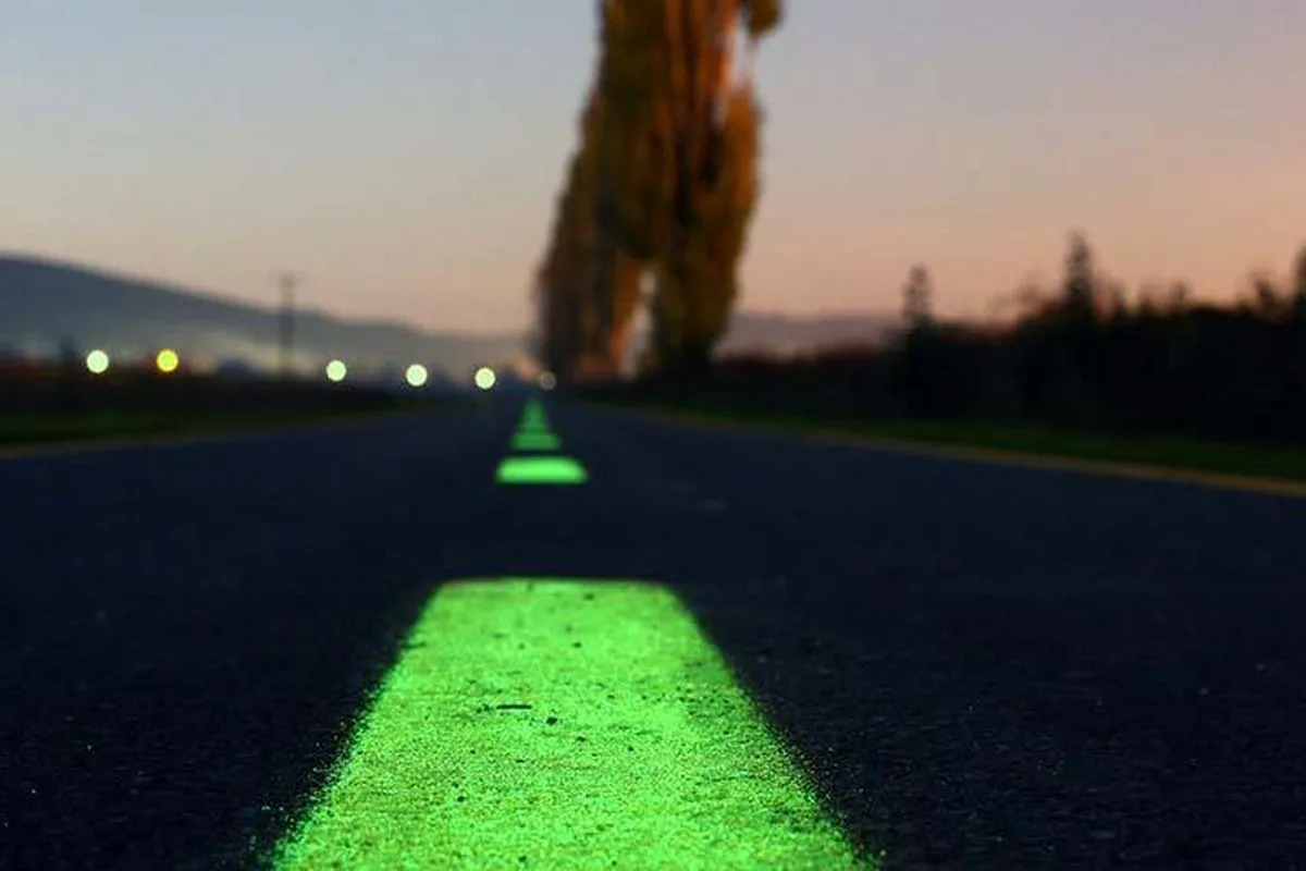 Lysande färg på vägar.