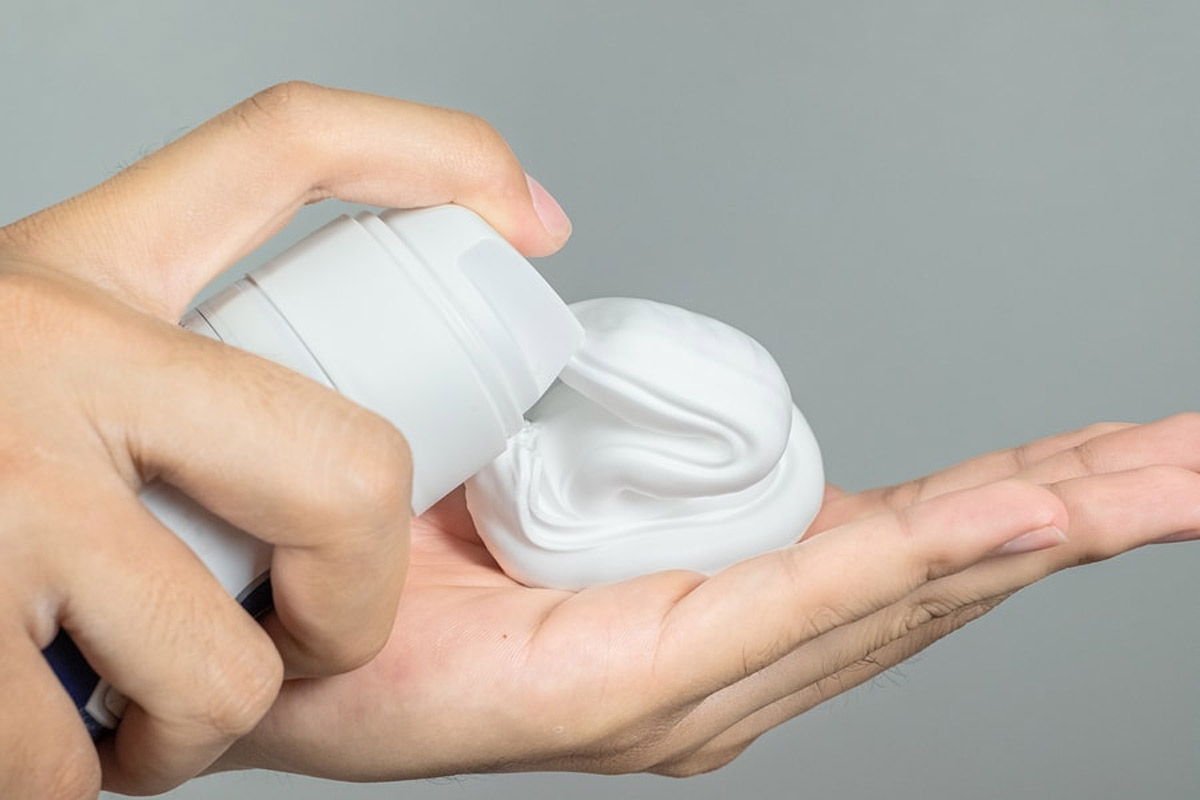 Rakkräm är också lämpligt som fönsterputsmedel.