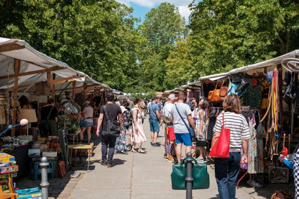 Loppmarknaden där träningsskor med AirTags hamnade.