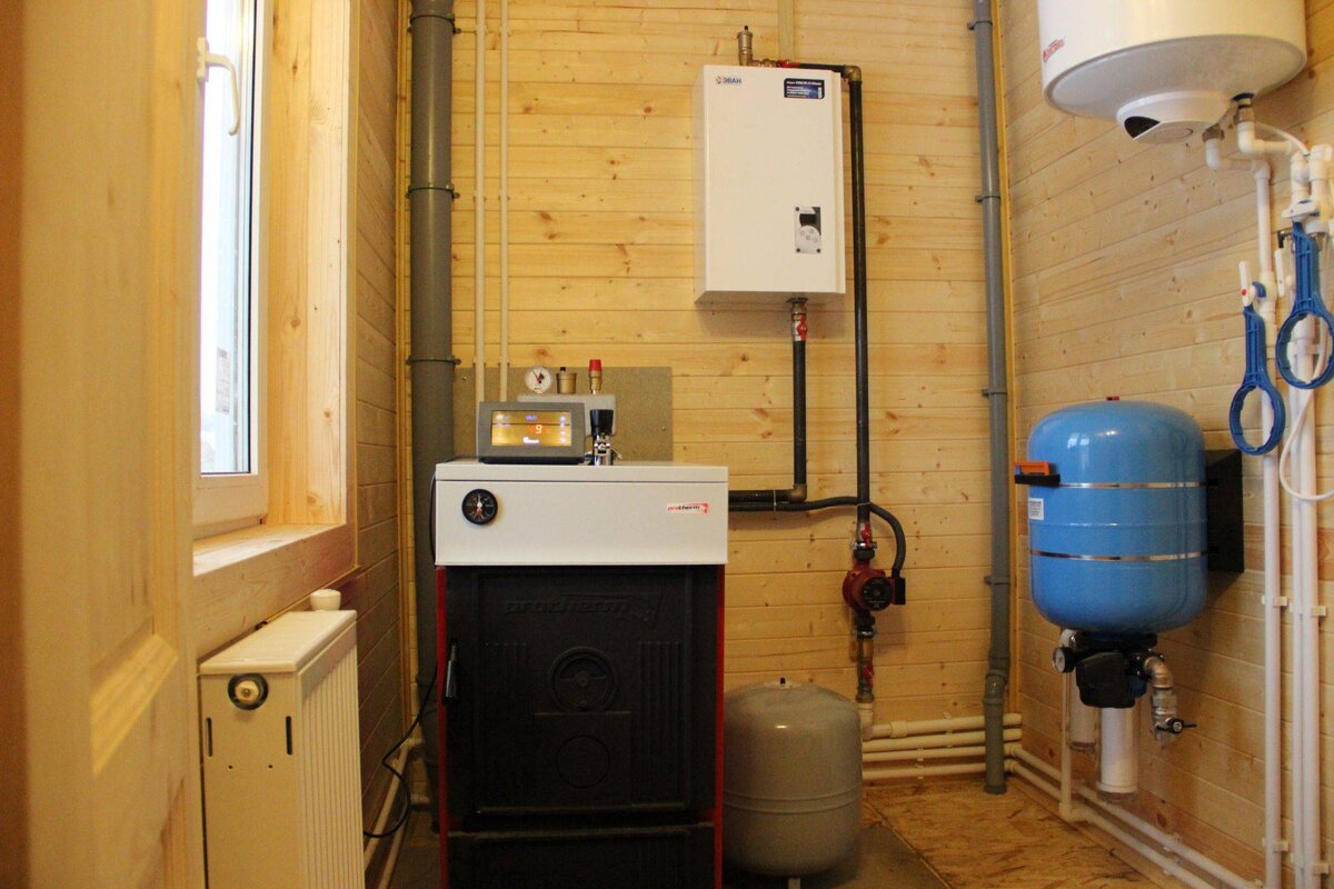 Vedeldat värmesystem i huset.