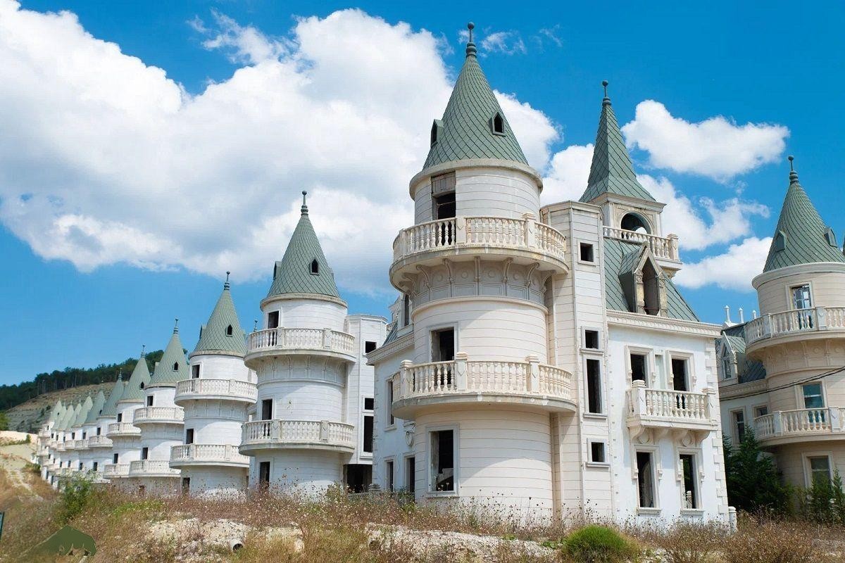 Detta bostadsområde byggdes i Mudurnu i nordvästra Turkiet för välbärgade människor.