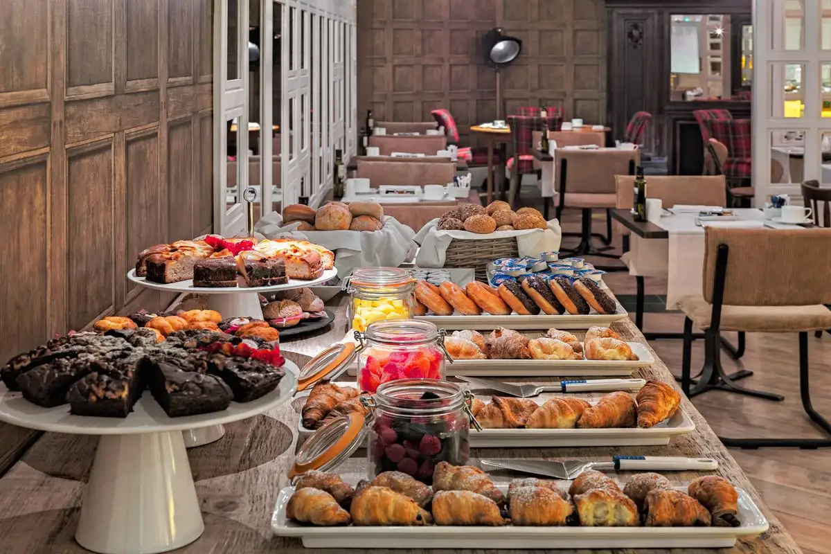 Hotellets buffé är en favoritplats för besökare.