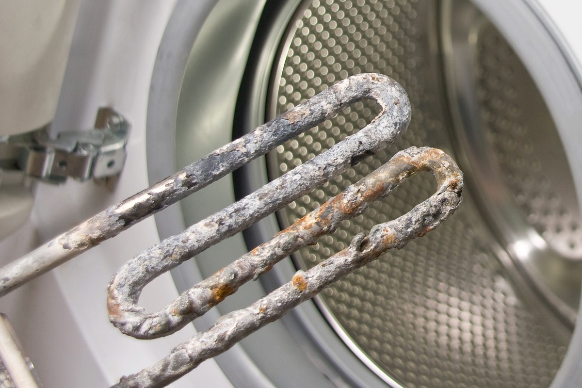 Kalkavlagringar i tvättmaskin.