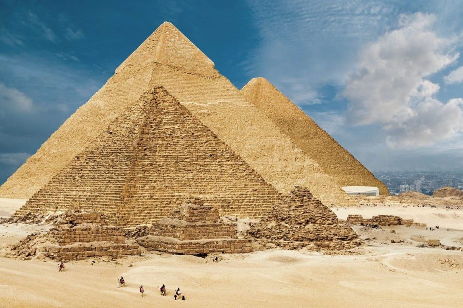 pyramid i Egypten är konstgjorda strukturer.