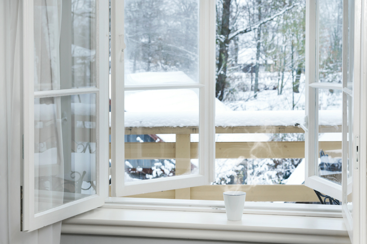 Jag öppnade fönstret på vintern vädra för att släppa in lite luft.