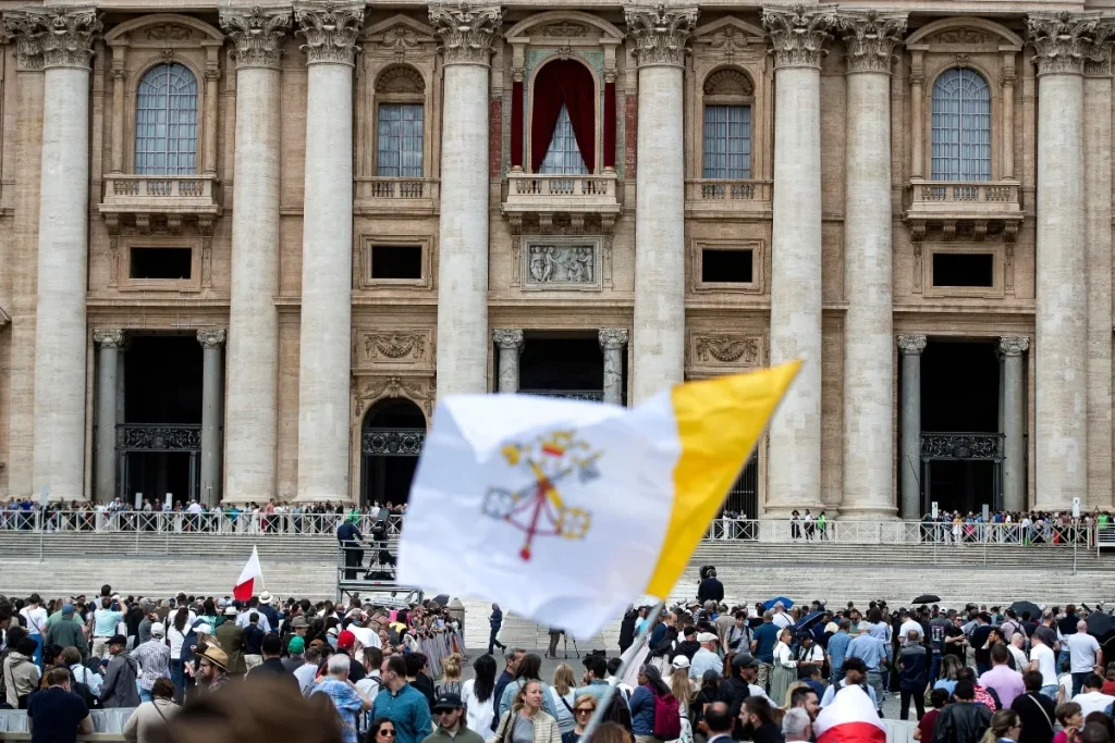 Vatikanstaten är världens minsta land.