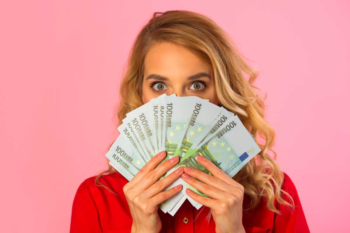 Den kvinnliga kund vann pengar.